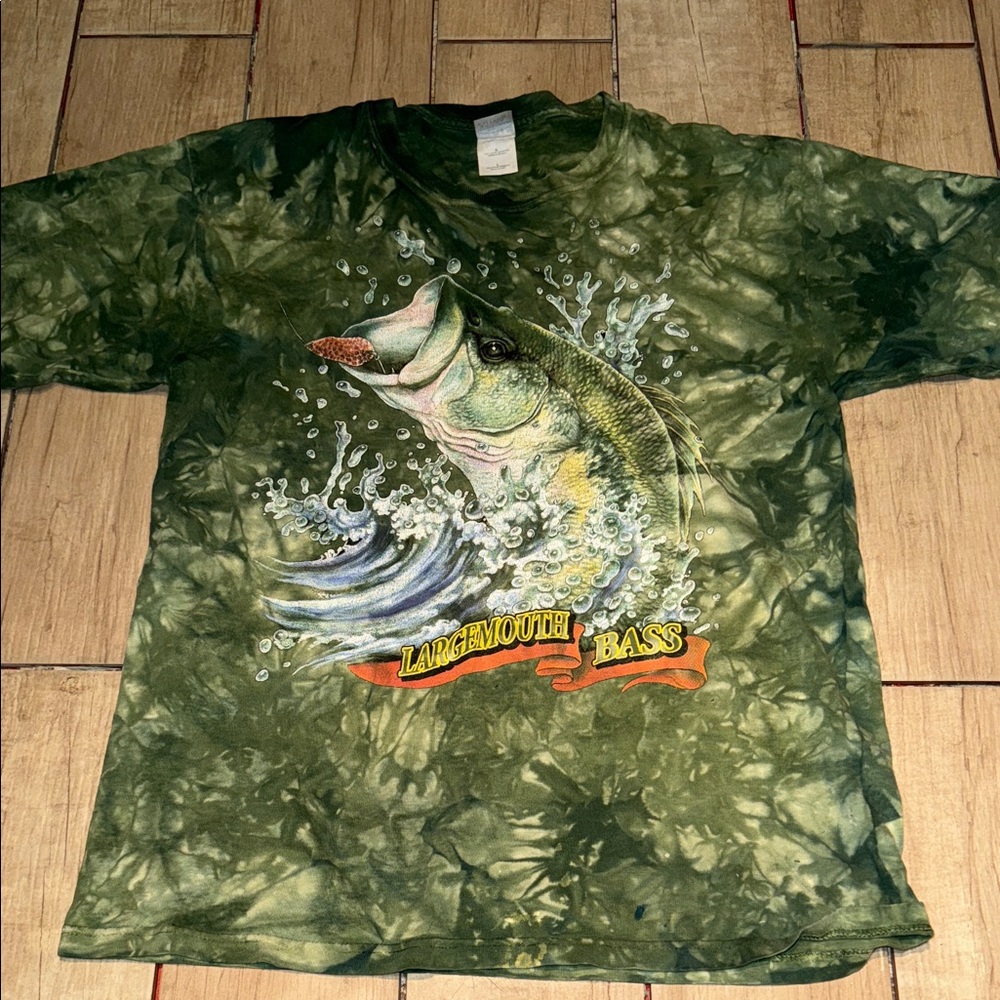 Vintage Green Tie-Dye Large mouth Bass Graphic Short Sleeve Tee 90s